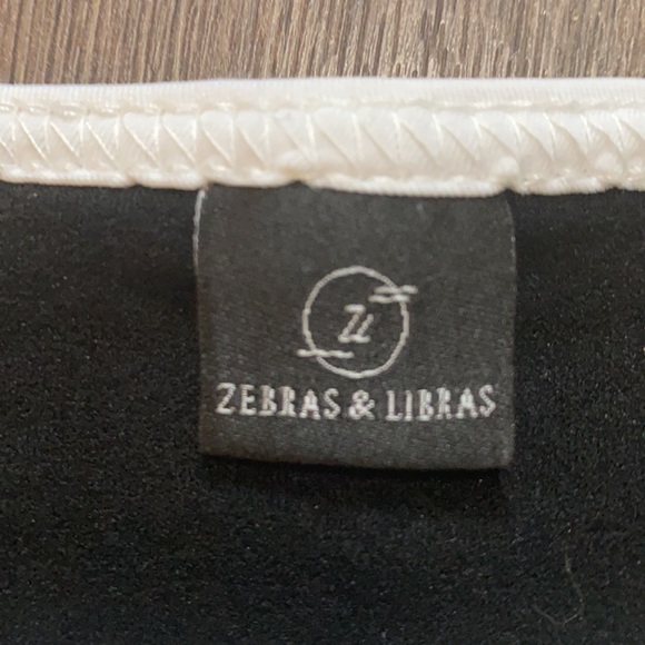 Black & White Hi-rise bikini - Picture 2 of 9